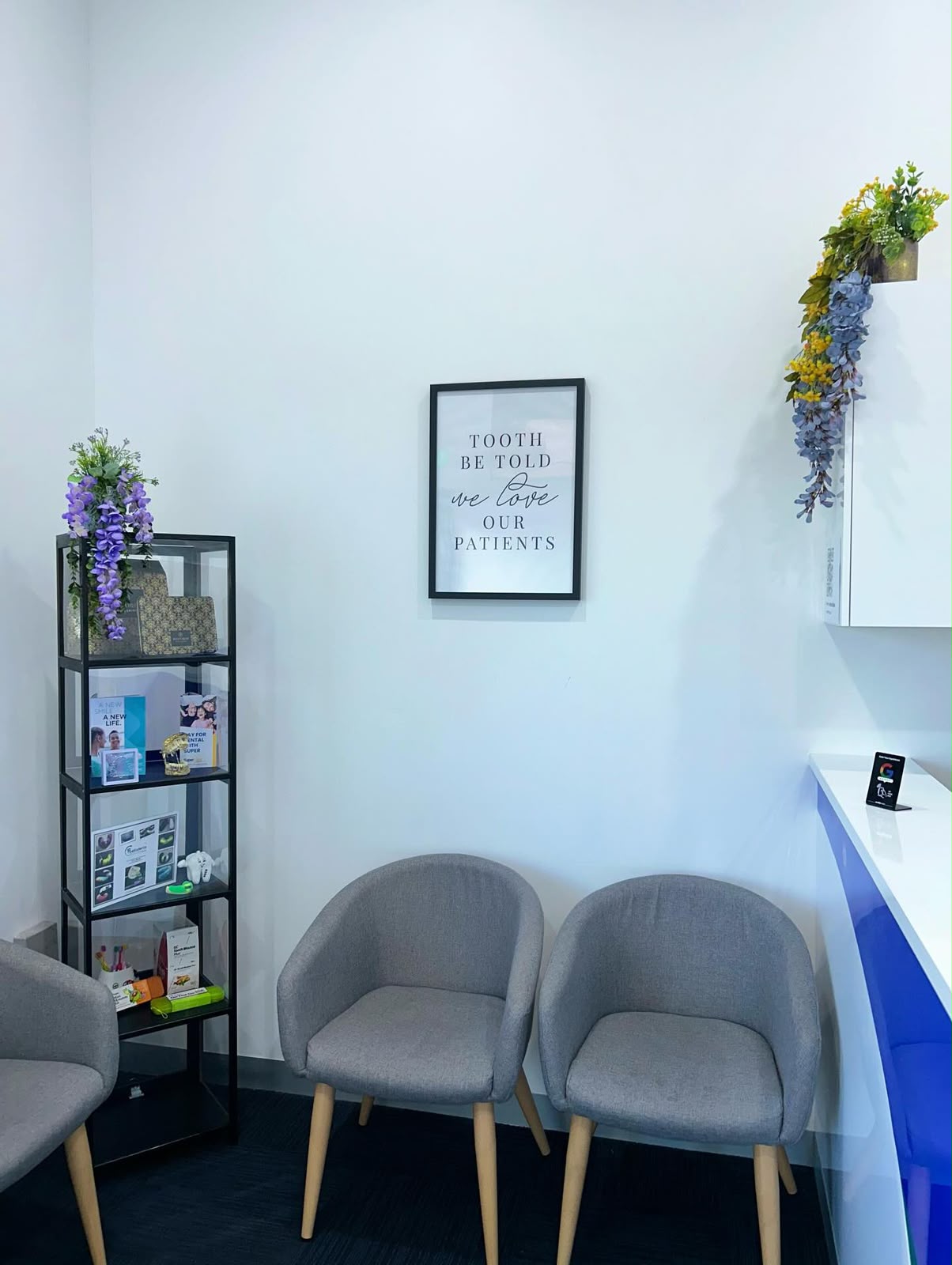 Warnbro Smile clinic exterior and reception
